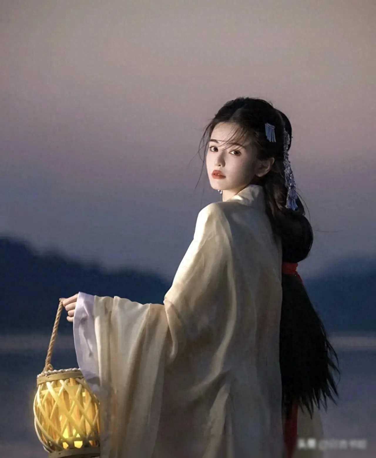 我的相公带回个有孕的盲女 恶毒婆母为了孙子 强逼我喝下她的妾