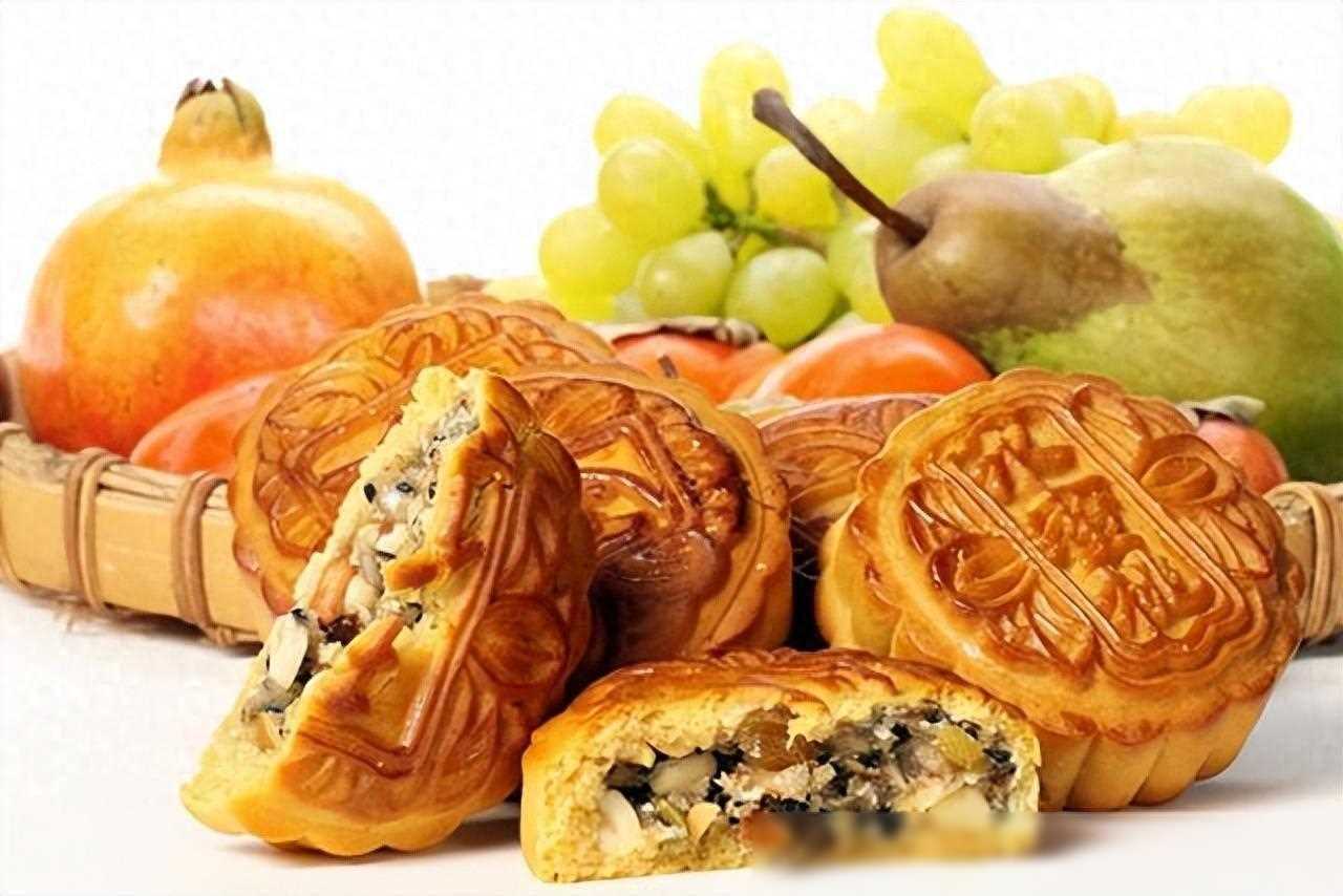 六旬夫妻带着全部家当去女儿家养老，女婿愤怒：你们连门都不配进