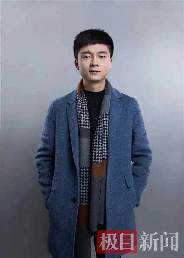 今年，哲学硕士即将毕业的他向湖北大学捐赠200万元