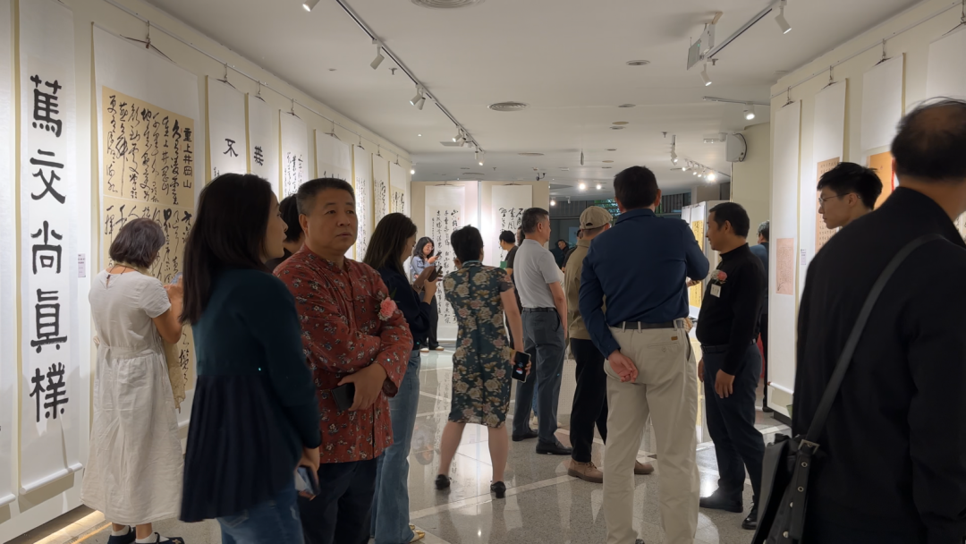 深珠港澳百余人书写，为何遭线下线上围观？