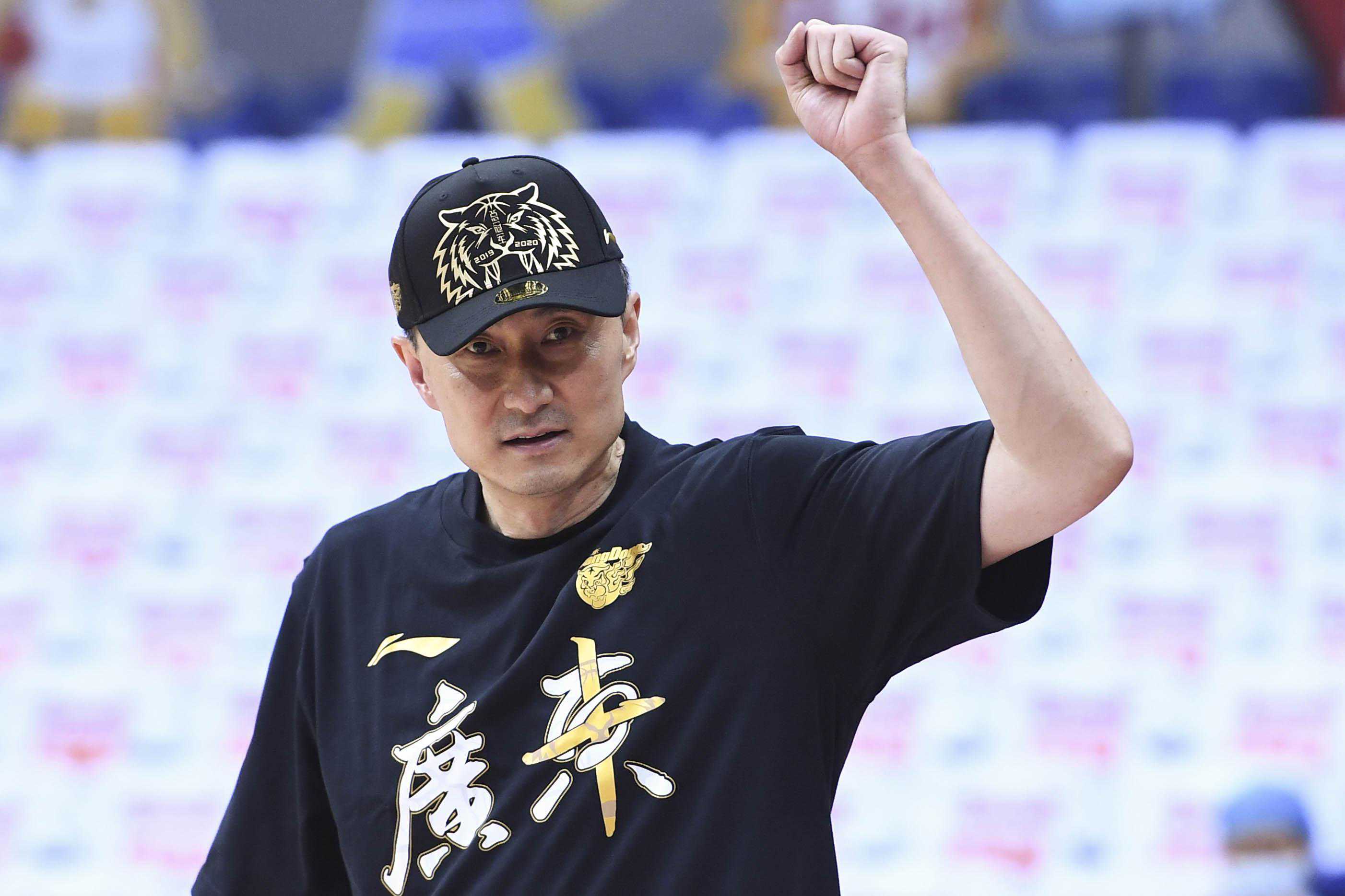 致敬，十冠不“易”