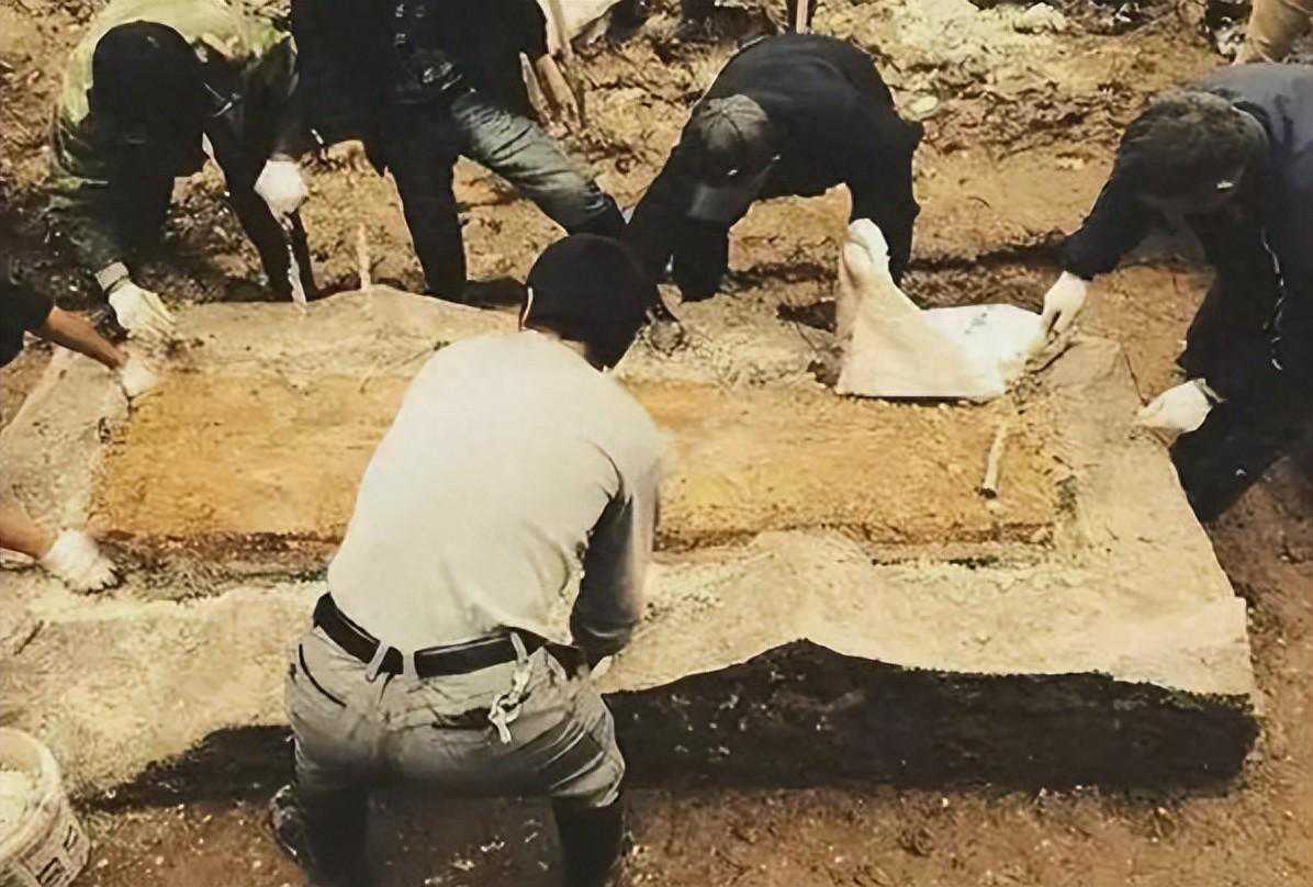 湖北出土清代不腐女尸，手持佛珠，专家推断：可能是佛教中人！