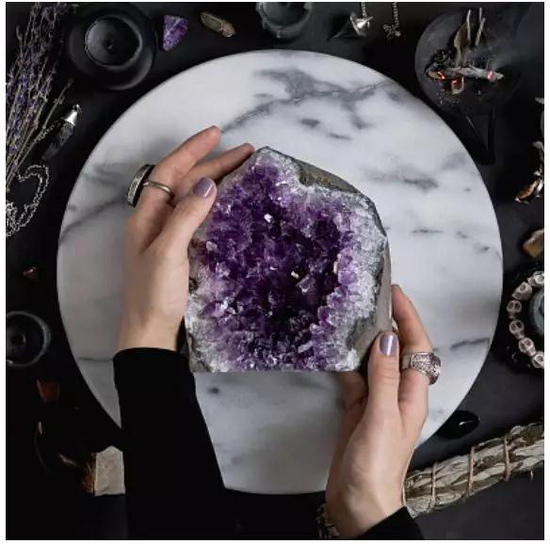 紫色水晶 高贵神秘的缘由