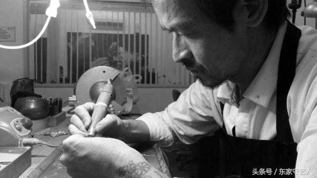 老师眼里的怪小孩，凭对绘画的热爱，成为珠宝设计大家