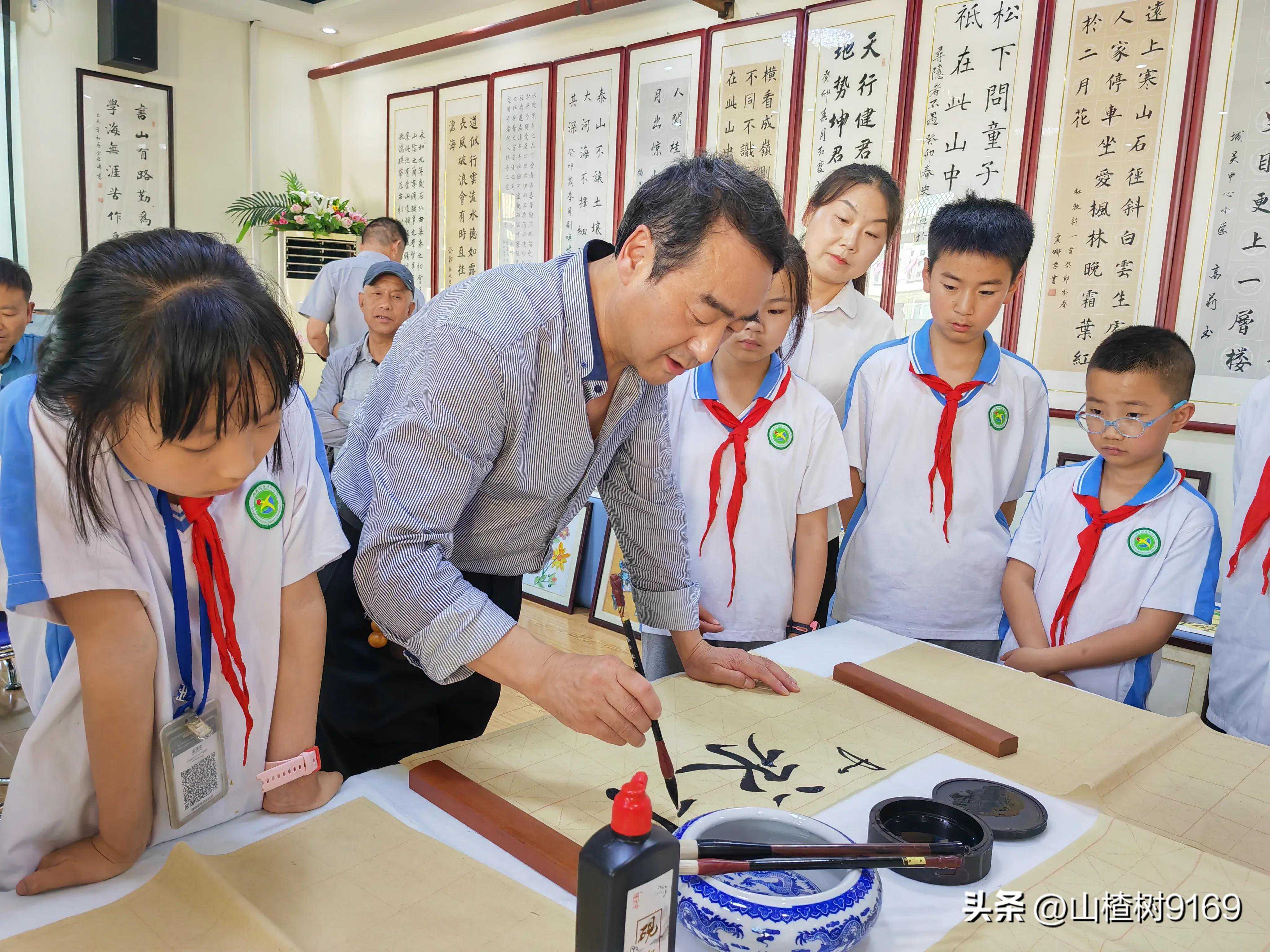 城关街道中心小学书法进校园活动剪影