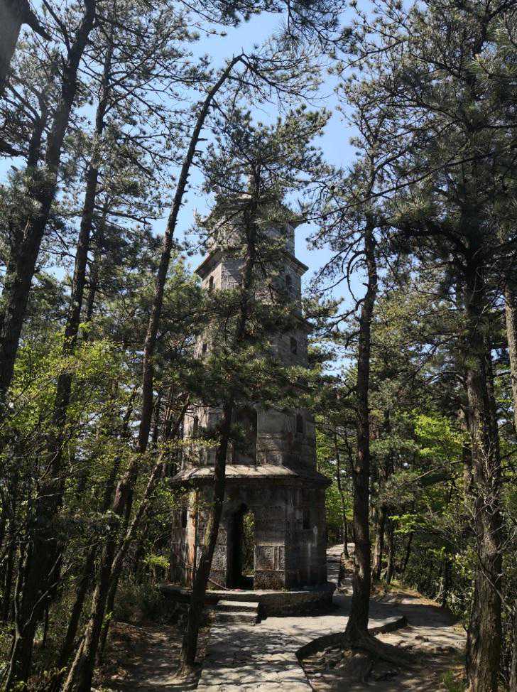 寻宋︱庐山照江崖：丞相塔前丞相祠