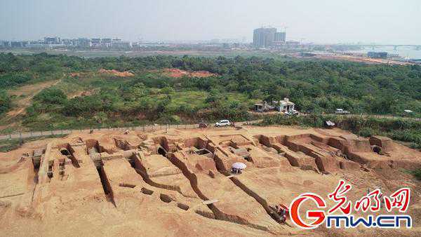 这座六朝墓群不仅有“七星”相伴，墓主人还大有来头