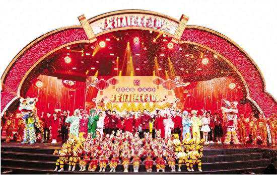 这个礼堂，农民放下筷子就想去