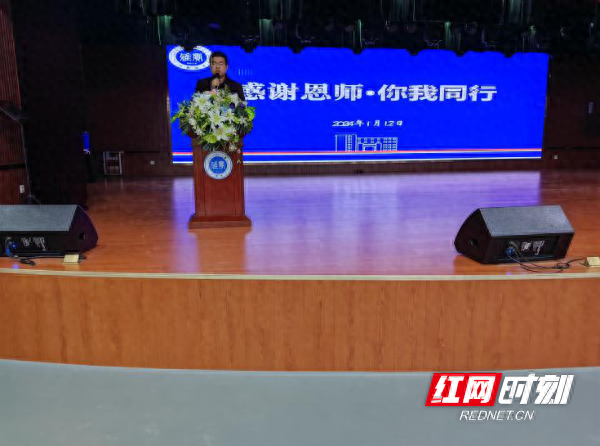 演说家进校园  激活奋斗基因