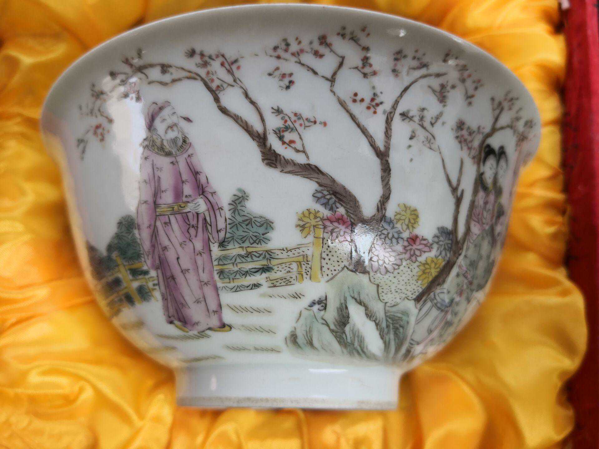 清任焕章粉彩山水人物纹盘大师来识别