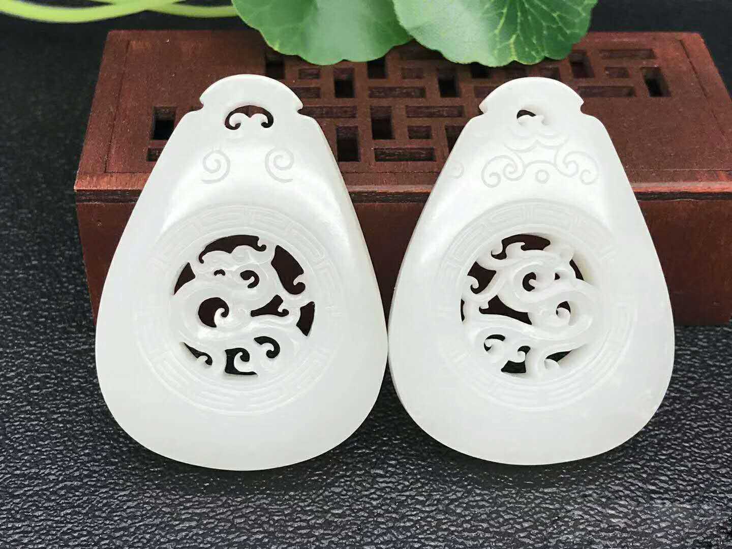 你知道怎样挑选和田玉对牌吗？