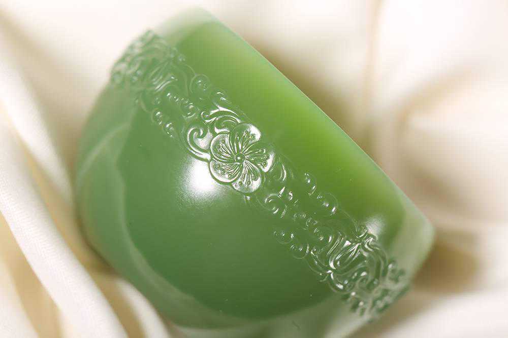 缠枝纹品茗杯，碧玉器皿，格物雅致，俏丽脱俗