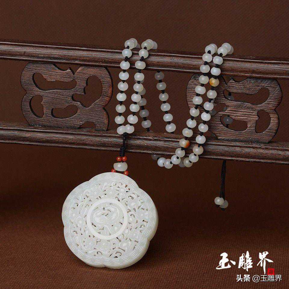 镂雕术将和田玉掏空了，作品却充实了眼眸，喜欢