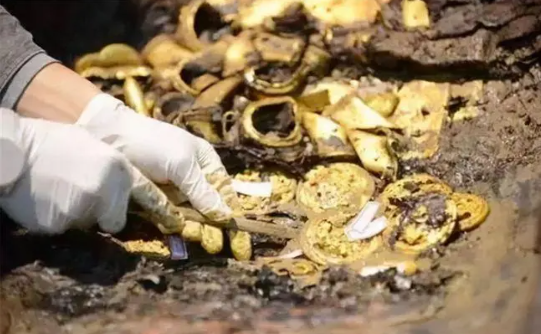 1982年，江苏农民挖出一个壶，内藏黄金，专家：这是燕国国宝