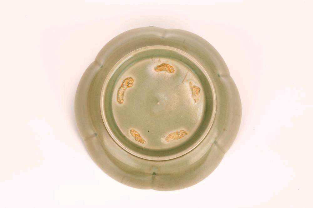 五代越窑秘色瓷葵花口洗