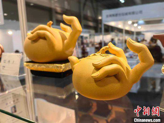 以壶为媒，促进香港内地交流——专访中国紫砂文化研究会会长周汝平