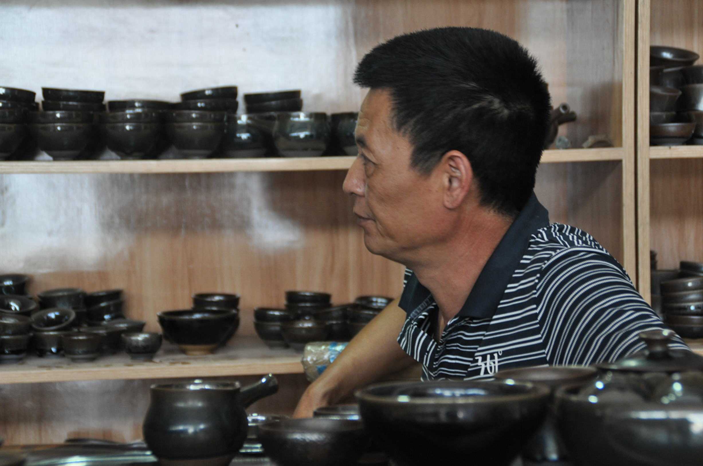 第二批非物质文化遗产建窑建盏烧制技艺传承人，邹云源