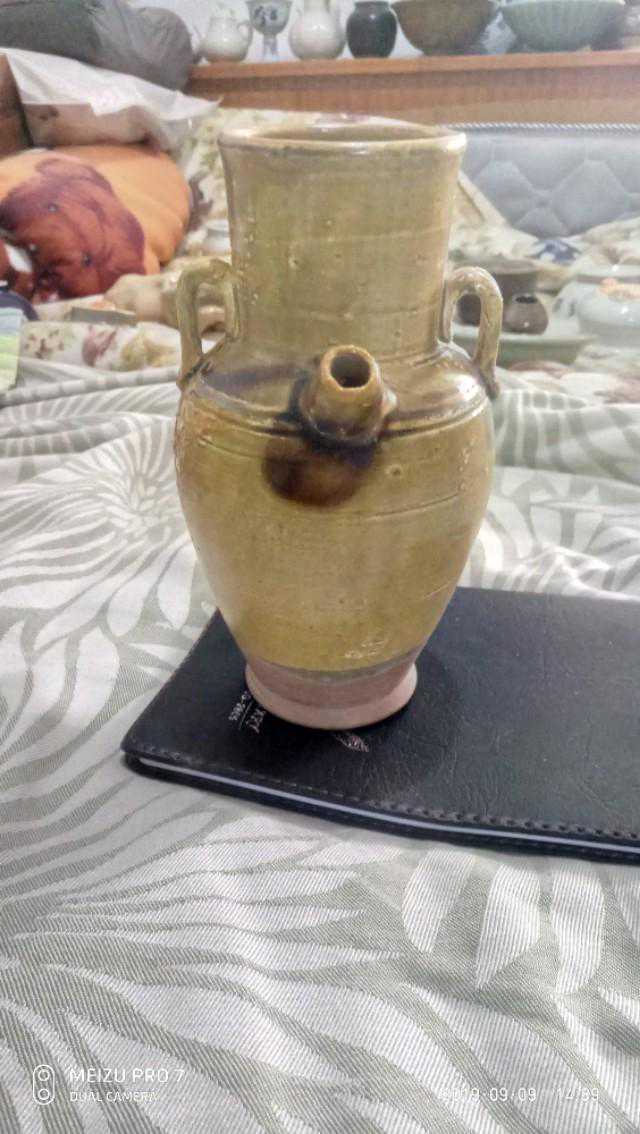 唐代黄釉点褐彩执壶