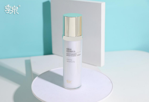 季泉匠心研发鱼子精华套盒，科技润颜，紧致焕亮