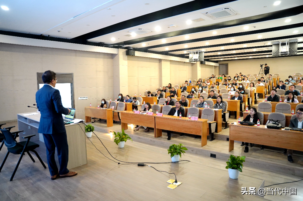 “百师百讲”进白鹤