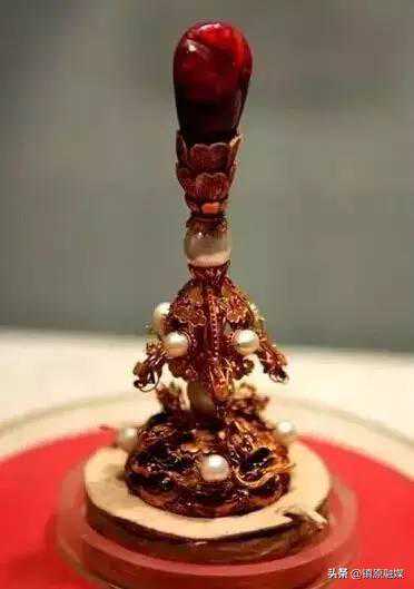 清朝各品官员帽子上的”顶珠“ 都很有来头！