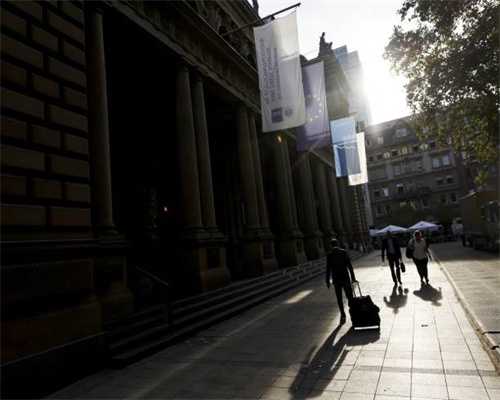 男生户外无痕感高清P图教学，教你模糊废片变高清，快收藏...